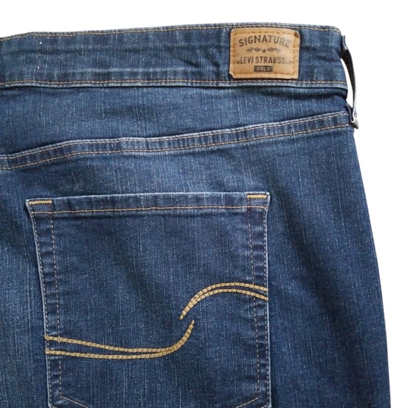 Levi's Cuffed Mid-Rise Capri Jeans Size 22 - Picture 8 of 11